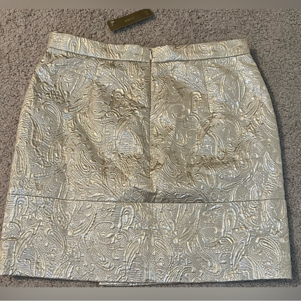 J. Crew - "Origami" Champagne Matelasse
Pattern Wrap Mini Skirt Women's - Size 2 - Picture 6 of 9